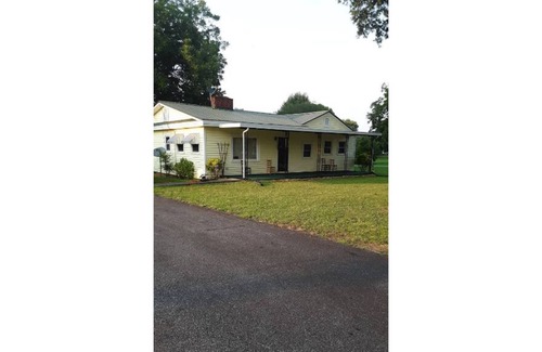 Statesville House | Happy 2-bedroom residential home