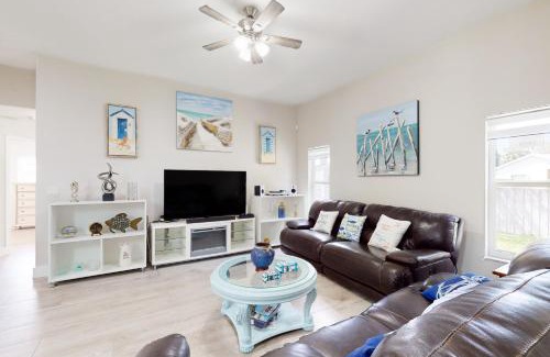 Lakewood Park House | Happy Beachy Casa