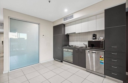 Adelaide Central Business District Apartment | Happy BNB at Oaks Embassy