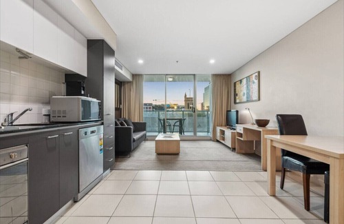 Adelaide Central Business District Apartment | Happy BNB at Oaks Embassy