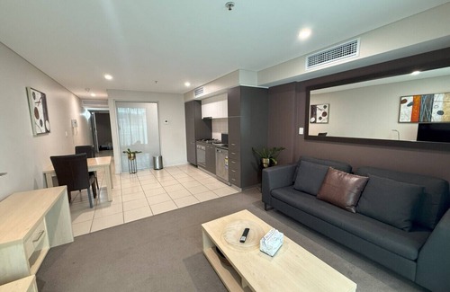 Adelaide Central Business District Apartment | Happy BNB at Oaks Embassy