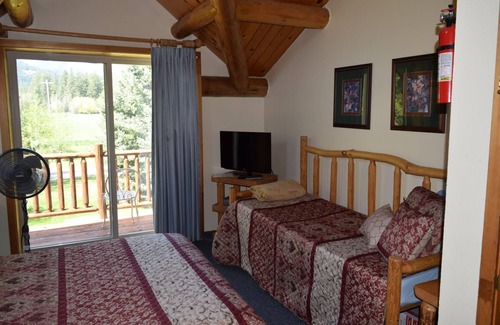 Winthrop Apartment | Happy Cabin: Small Studio