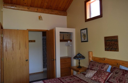 Winthrop Apartment | Happy Cabin: Small Studio
