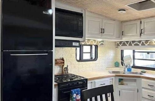 Cleveland Resort | Happy Camper Hideaway/RV Mountain Lakes Resort Cleveland, GA