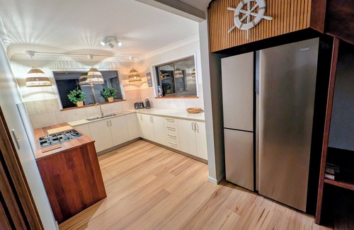 Brisbane Waterfront House | Happy Days/SeaView top of the hill on the front in Bulwer