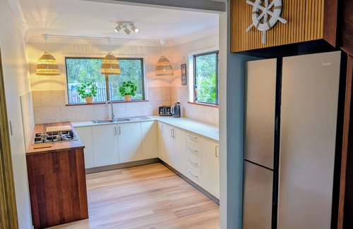 Brisbane Waterfront House | Happy Days/SeaView top of the hill on the front in Bulwer