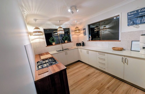 Brisbane Waterfront House | Happy Days/SeaView top of the hill on the front in Bulwer