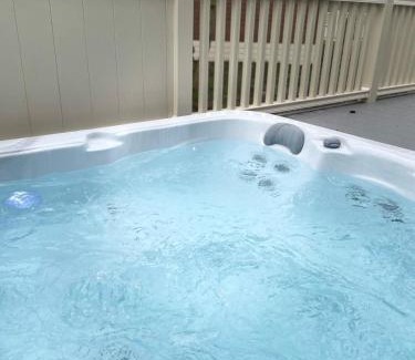 Allerthorpe House | Happy Days Lodge with Hot Tub