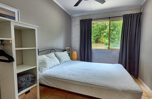 Brisbane Waterfront House | Happy Days On The Beach at Bulwer