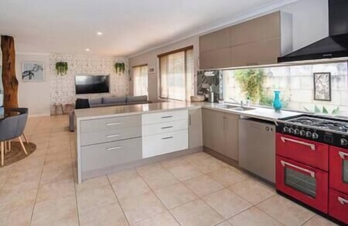 Broadwater House | Happy Daze Beach House- Pool
