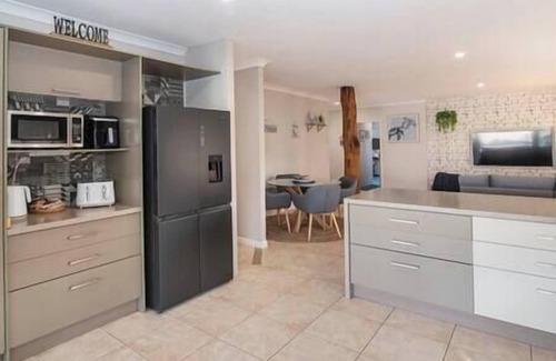 Broadwater House | Happy Daze Beach House- Pool