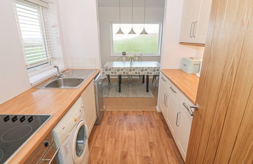 Garn Fadryn House | HAPPY DAZE, family friendly, country holiday cottage in Morfa Nefyn