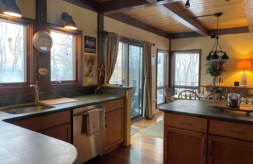 West Hartford House | "HAPPY EVERYTHING"nWinter-Spring-Summer-Fall nQuechee, VT has it all!