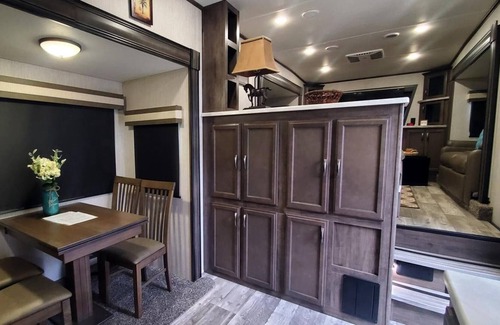 River Ranch Cottage | HAPPY GLAMPERS RV! Turn-Key Glamping Package! 236