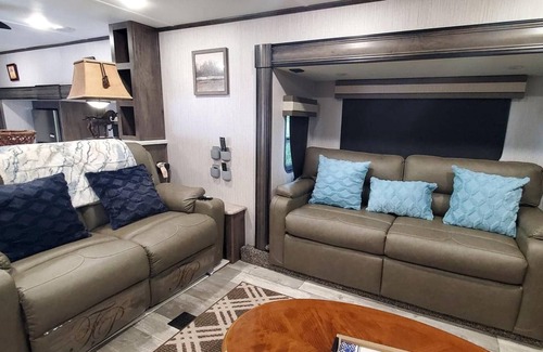 River Ranch Cottage | HAPPY GLAMPERS RV! Turn-Key Glamping Package! 236
