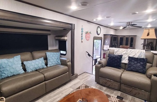 River Ranch Cottage | HAPPY GLAMPERS RV! Turn-Key Glamping Package! 236