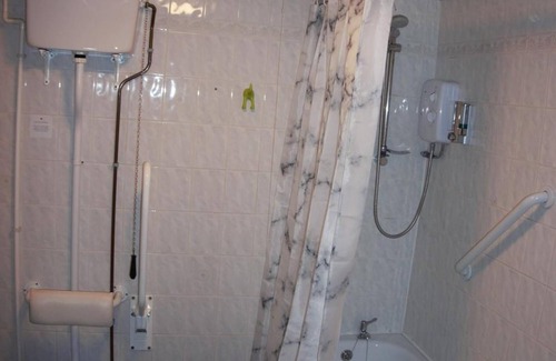 Warrington House | Happy Guests Lodge