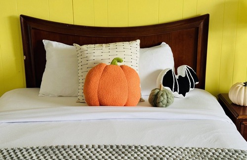 Sandusky Hotel | Happy HalloWeekends! 3 Miles to Cedar Point