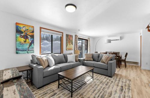 McCall House | Happy Hideaway - Aspen Village Condo w seasonal pool, close to lake, park, golf, and downtown