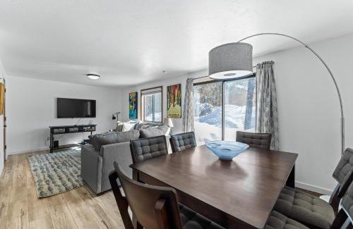 McCall House | Happy Hideaway - Aspen Village Condo w seasonal pool, close to lake, park, golf, and downtown