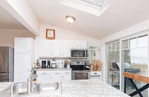 Watertown Cabin | Happy Home 4 bedroom cabin on Lake Kampeska