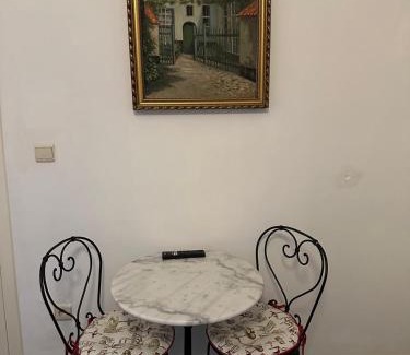 Quartier Midi-Lemonnier - Zuid-Lemonnierwijk Apartment | Happy Home