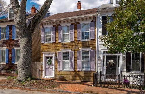 Historic District House | Happy Hours
