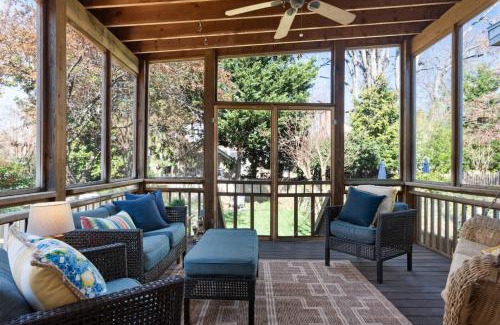 Historic District House | Happy Hours