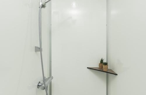 Zuna House | Happy in the meadow tent with private sanitary facilities 2 pers.