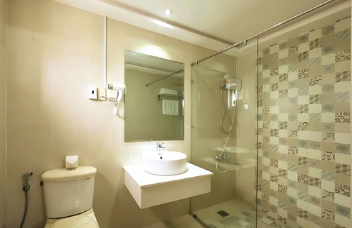 District 1 Hotel | Happy Life Green Hotel