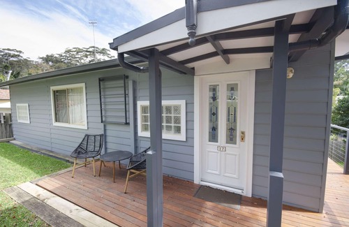 Avoca Beach House | "Happy Ours" - Walking Distance to Shops & Beach