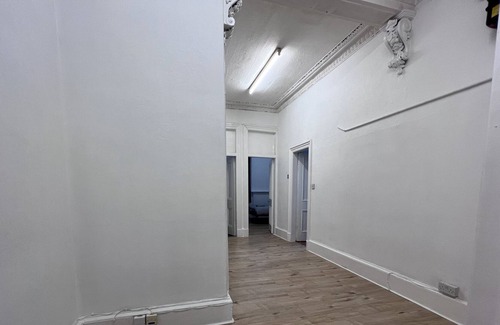 Glasgow Apartment | Happy Pillow