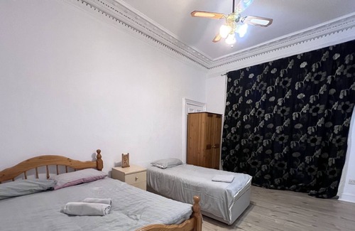 Glasgow Apartment | Happy Pillow
