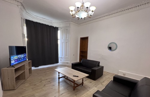 Glasgow Apartment | Happy Pillow