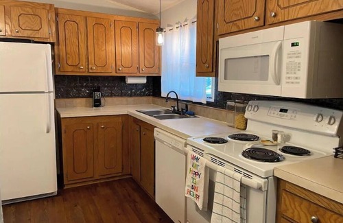Kingston House | Happy Place in Buncombe - 1 mile to Lake Texoma