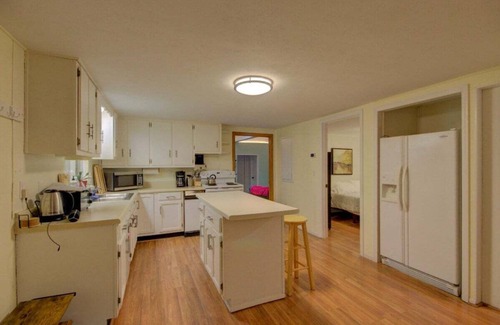 Hendersonville House | Happy Shack Mountain Bike Nirvana bordering DuPont State Park, dogs OK, bike workshop, Biltmore Pass