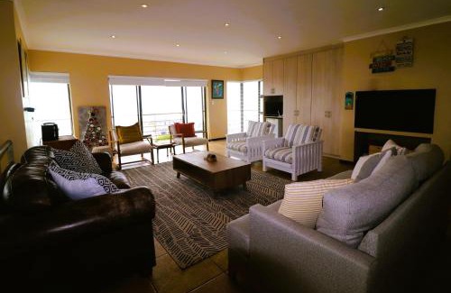 Struisbaai House | Happy Tides Main House
