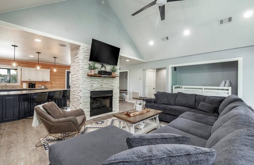 Glenwood House | Happy Times on Caddo River by StayLage