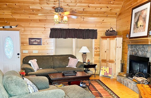 Eagle Mountain Cabin | Happy Trails - Private gem near great amenities