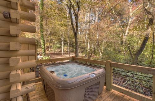 Mineral Bluff House | Happy Trout Hideaway - Creek Views Of Hot House Creek, Hot Tub, Outdoor Fire Pit, Cozy Atmosphere - Mineral Bluff, GA