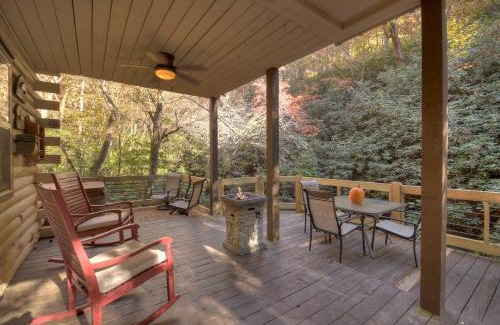 Mineral Bluff House | Happy Trout Hideaway - Creek Views Of Hot House Creek, Hot Tub, Outdoor Fire Pit, Cozy Atmosphere - Mineral Bluff, GA