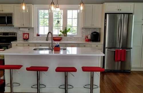 Georges Mills House | Happy Vacation Home near Lake Sunapee, New London and Dartmouth