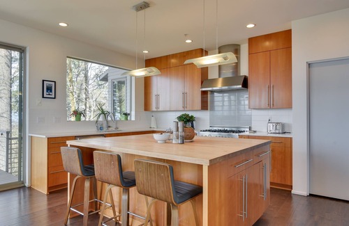 Happy Valley House | Happy Valley Home w/City & Mountain Views!