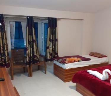 Ooty Hotel | HAPPYSTAY rooms and cottages
