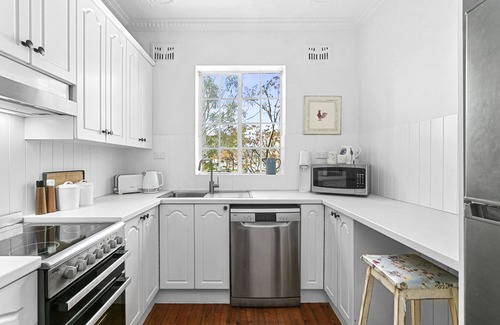 Neutral Bay Apartment | HAR10 Harriette St Hideaway: 2-Bed Apt in Neutral Bay