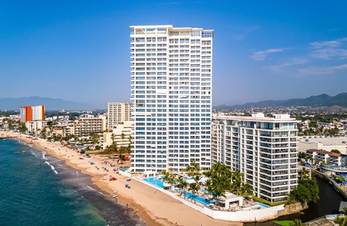 Las Glorias Apartment | Harbor 171 Torre Norte 1409