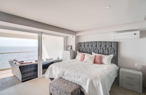 Las Glorias Apartment | Harbor 9005 Beachfront 2bdr by Moikkarentals