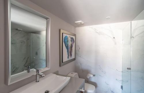 Las Glorias Apartment | Harbor 9005 Beachfront 2bdr by Moikkarentals