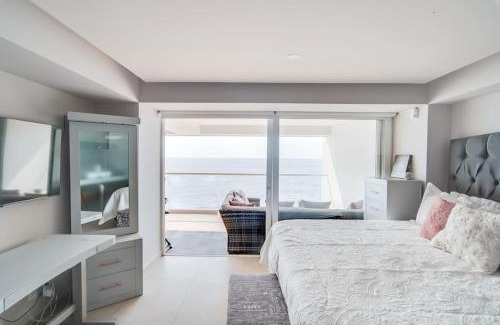 Las Glorias Apartment | Harbor 9005 Beachfront 2bdr by Moikkarentals