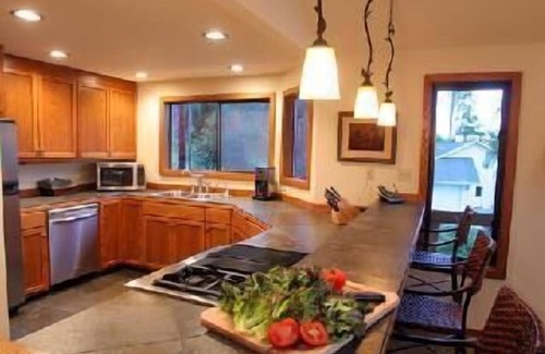 Freeland House | Harbor Chalet Waterfront Estate